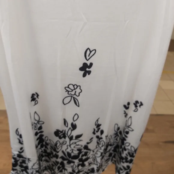 💢Sold💢Floral print white and black women's summer dress - Picture 4 of 10